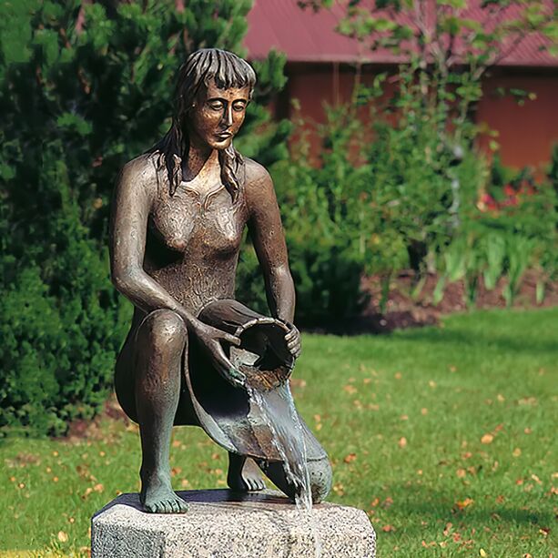Limitierte Bronze Frauenfigur - Wasser aus Eimer - Mdchen mit Eimer