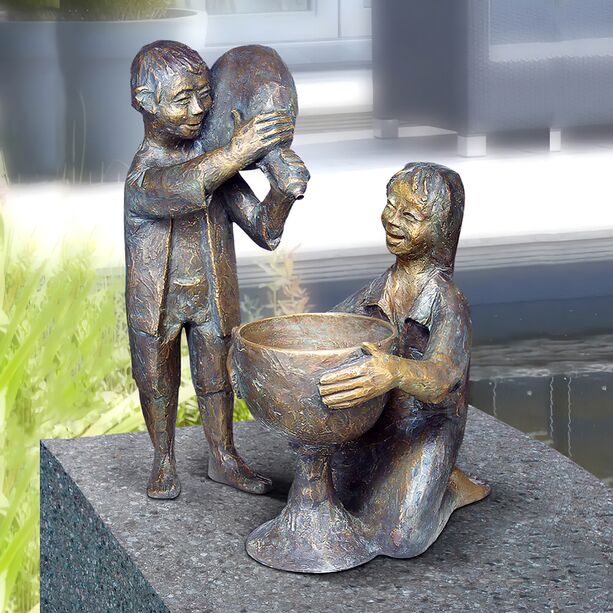 Gartenskulptur aus Bronze mit Kelch - Designeredition - Mdchen und Junge