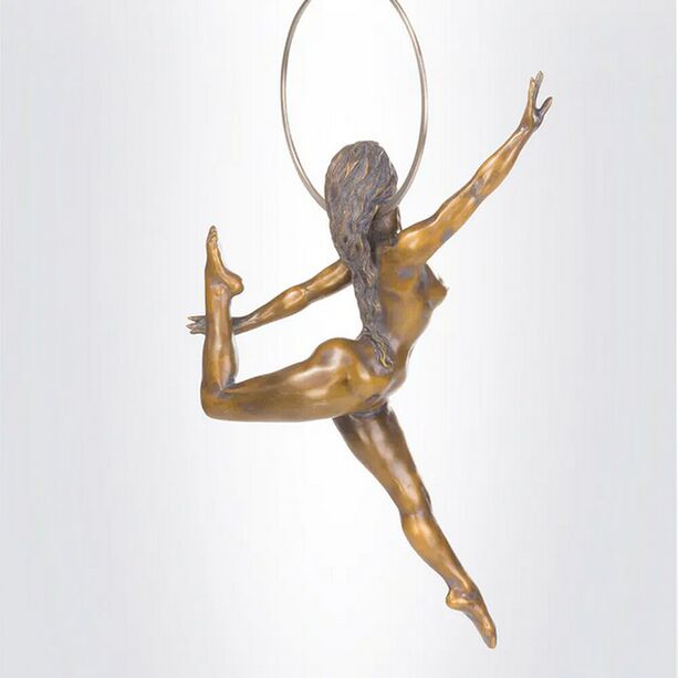 Lufttnzerin - Aktfigur - Bronzefrau mit Reifen - Hadar