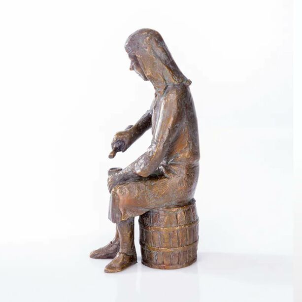 Künstler Bronze Frauenskulptur mit Kelch und Flasche - Die Einschenkerin