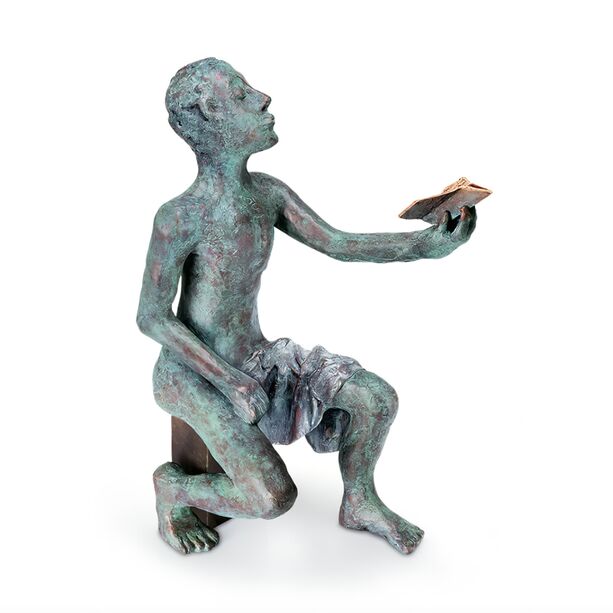 Sitzende Bronze Mannfigur mit Papierflugzeug - limitiert - Jasons Sohn