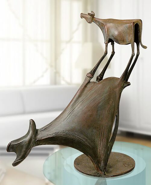 Stilistische Kuh Tierfigur aus limitiertem Bronzehandwerk - Kuh im Schatten