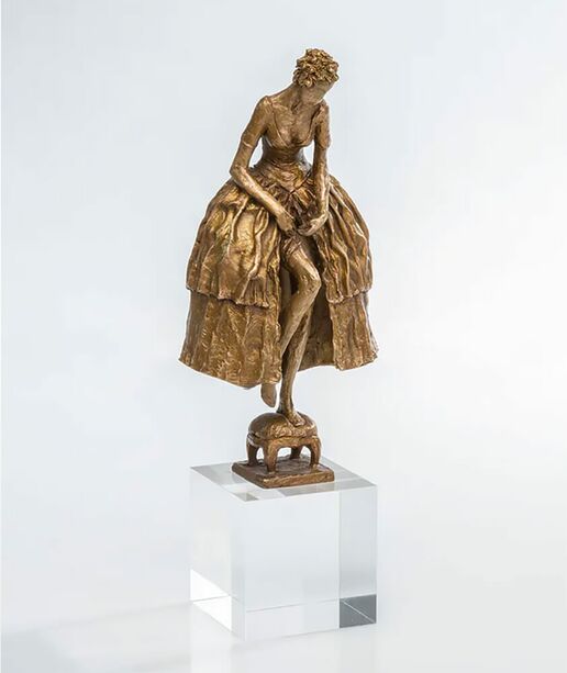 Frau mit Brautkleid auf Sockel - limitierte Bronzeedition - Brautbalance