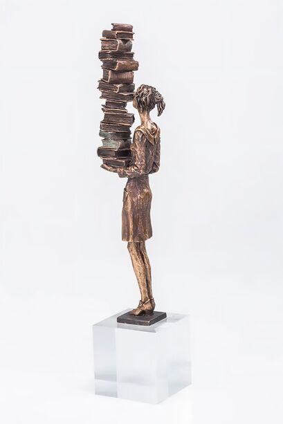 Bronzefigur Frau mit Bchern aus limitierter Auflage - Bilanz einer Buchhalterin