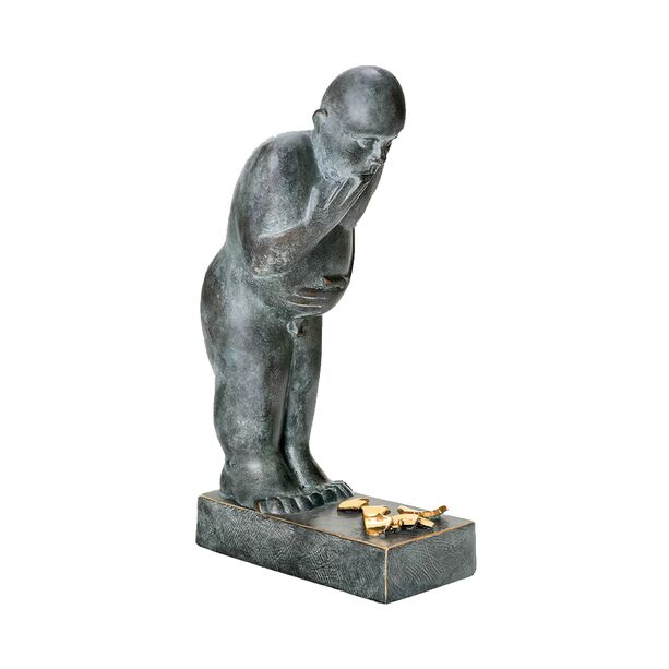 Stehender Mann mit goldenen Scherben - Bronzestatue - Malheur