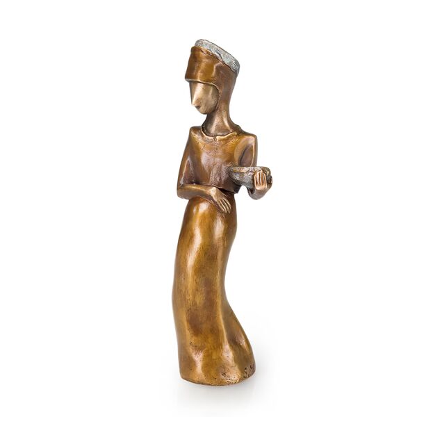 Kleine Frauenskulptur mit Gewand - limitierte Bronze - Schwangere mit Korb