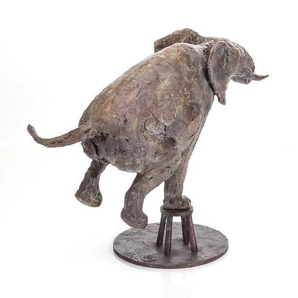 Elefant balanciert auf Hocker - Bronzeskulptur limitiert - Zirkuselefant