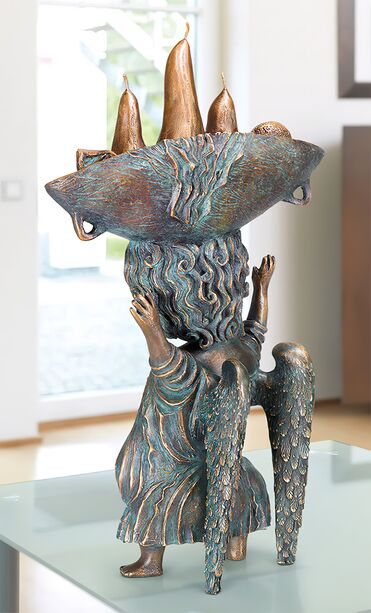 Engel mit Birnenkorb auf dem Kopf - Bronzedesign - Birnengabe