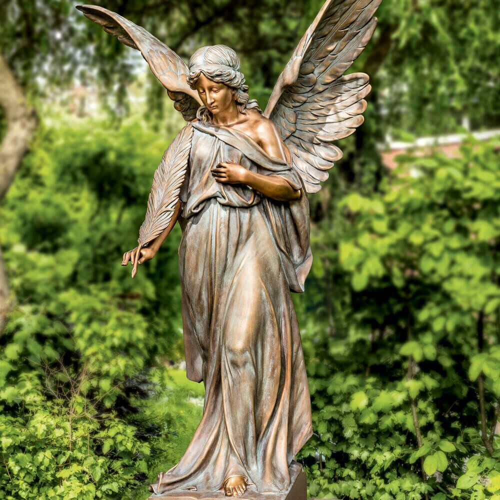 Image of Garten Engelfigur aus Bronze mit Feder - Angelo Maestoso / 155x110x58cm (HxBxT) / Bronze Patina Wachsguss