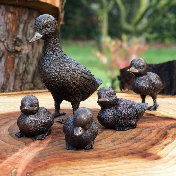 Entenmutter mit Kücken aus Bronze - Entenfamilie