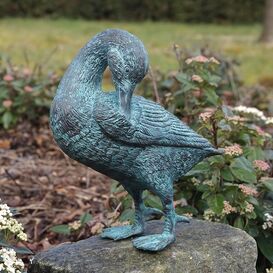 Lebengroe Bronze Entenfigur als Gartendeko - Putzende Ente