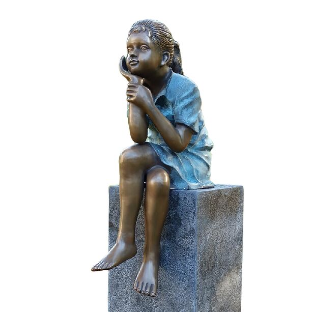 Bronze Mädchenfigur sitzend mit Kleid - Annelie