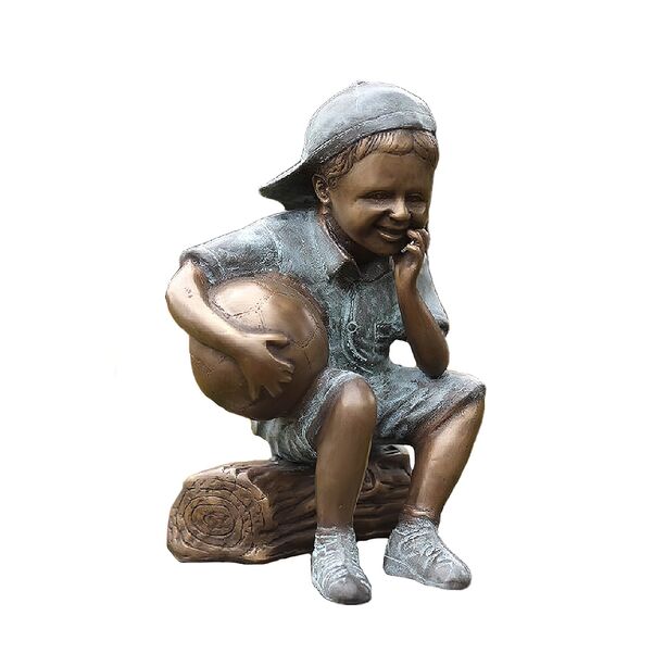 Sitzender Junge aus Bronze mit Ball - Orfo