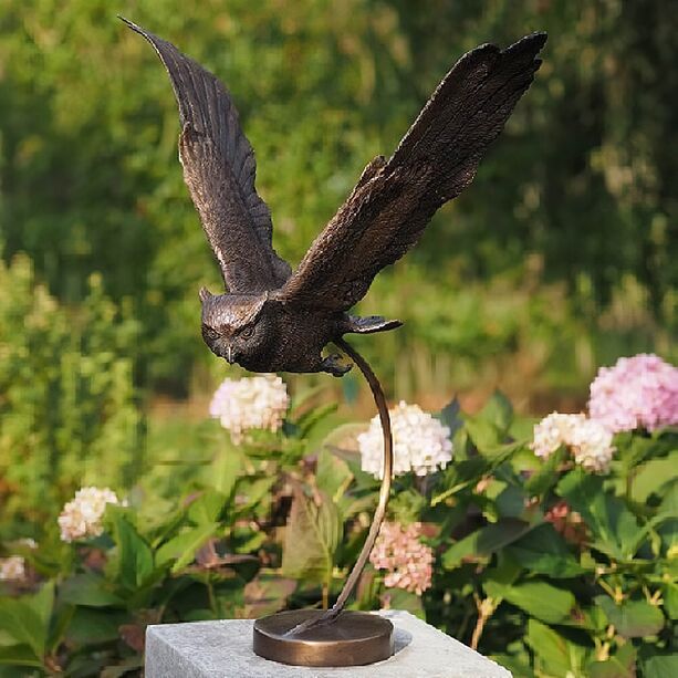 Fliegende Bronzeeule - Robuste Gartendeko - Eule Flo