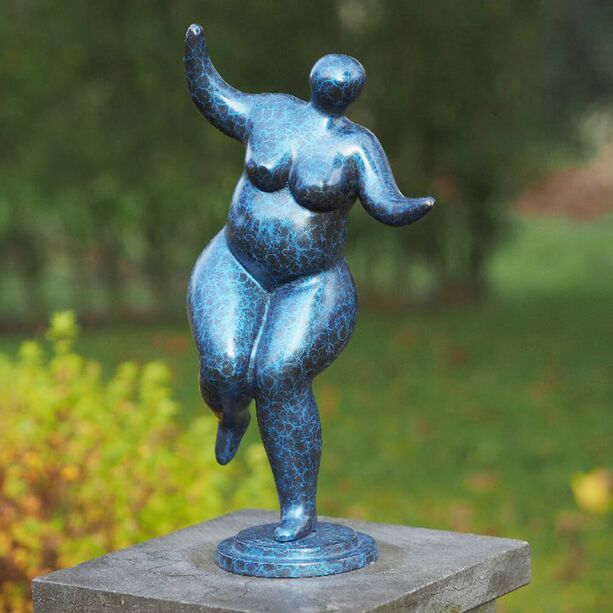 Blaue Frau Figur korpulent aus Bronze - Pania