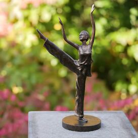 Braune sportliche Frau Bronze Gartenfigur - Runa