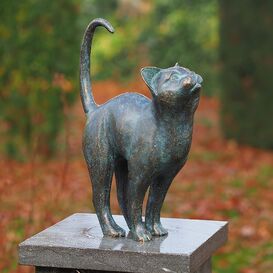Heraufschauende Bronze Katze - Gartenfigur - Carla