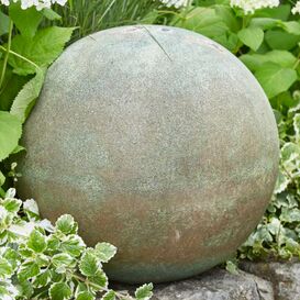 Gartendeko Kugel aus einem Ton-Sand-Gemisch - antik grün...