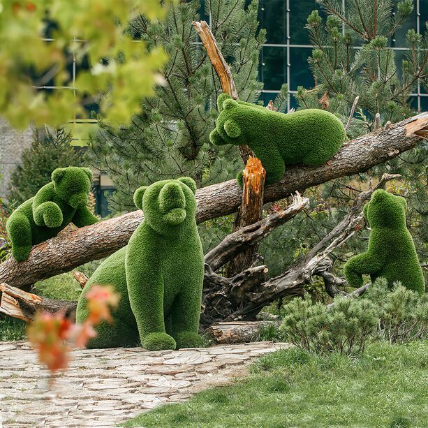Vier Topiary Bären als außergewöhnliche Gartendeko - Bärenfamilie