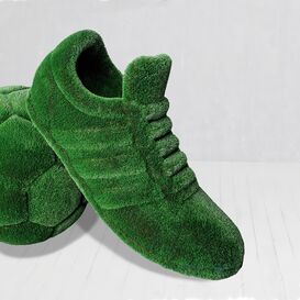 XXL Fuballschuh Topiary als auergewhnliche Gartendeko...