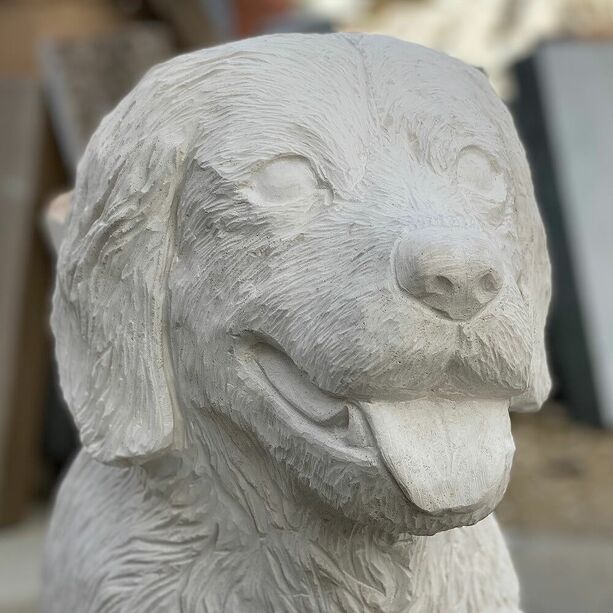 Sitzende Hundeskulptur aus Kalkstein lebensgro - Bommel
