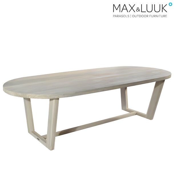 Ovaler Tisch aus hellem Teakholz für die Essecke im Garten von Max & Luuk - Lauren Tisch