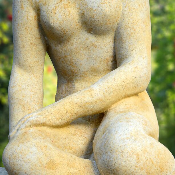 Garten Skulptur sitzende Frau - Arielle