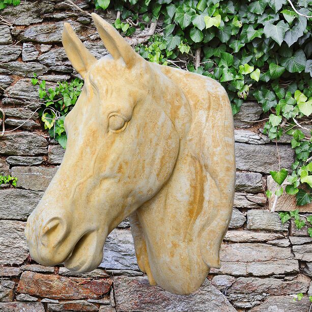 Kunstvoller Pferdkopf aus Stein - Pegasus