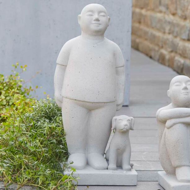 Skulptur Mann mit Hund - Stehend - Glasfaser-Beton - Anayo