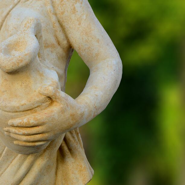 Garten Skulptur Frau mit Krug  - Loraine / Sand