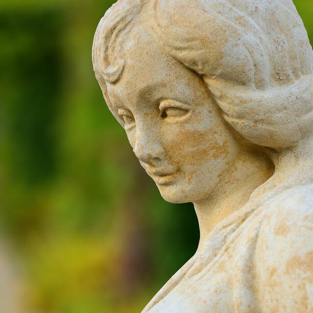 Garten Skulptur Frau mit Krug  - Loraine / Sand
