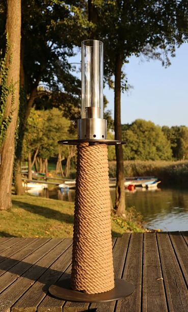 Stilvolle Ethanol Gartenfackel aus Stahl mit Jute Seil von Masuria - Juno Lampe