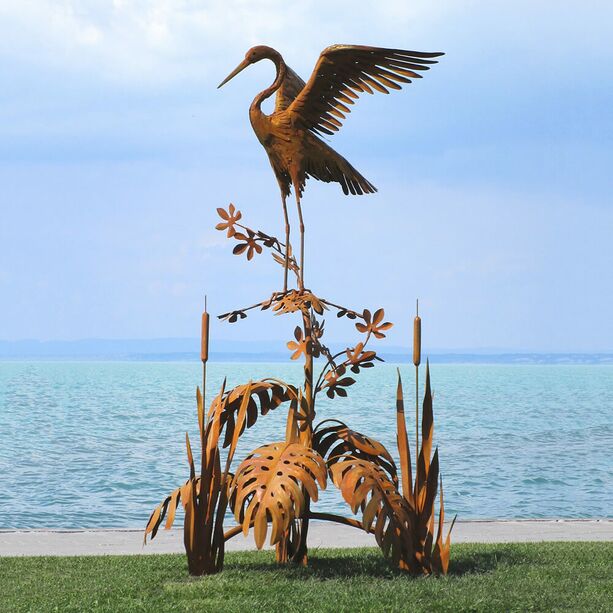 Groe Vogelskulptur aus Metall - Reiher sitzt auf Schilf - Atadia / Stahl - Rost