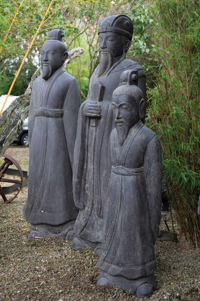 Stehende Samurai Krieger Skulptur mit Schwert aus Steinguss - Barromeo