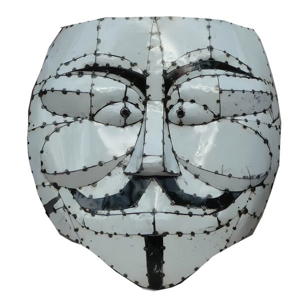 Große Maske als Dekoration zum Aufhängen aus recycelten Ölfässern - Hoku