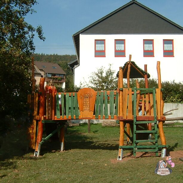 Holz Spielburg für Kleinkinder mit Rutsche und Sprossenwand - Spielburg Hirstein
