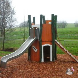 Exklusiver Kinder Spielturm aus Holz mit Rutsche aus...