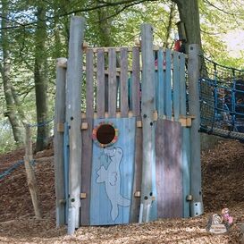 Sechseckiger Holzturm fr den Kinderspielplatz oder...