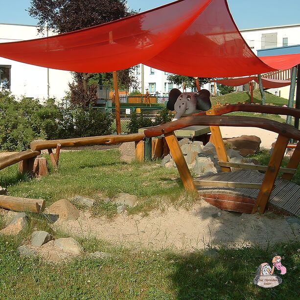 Vielseitiger Wasserspielplatz mit Elefantenfigur als Wasserspeier - Wasserspielanlage Mogli