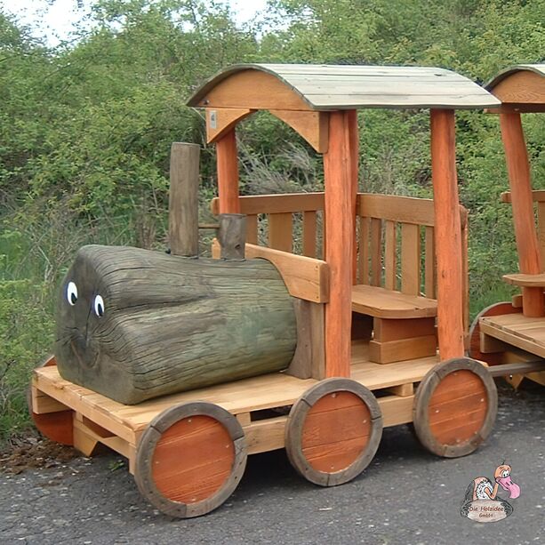 Holzzug und Waggon mit freundlichen Gesicht fr den Spielplatz - Spielzug Loki