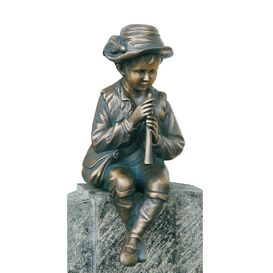 Junge mit Flöte sitzt - Besondere Gartenfigur aus Bronze...