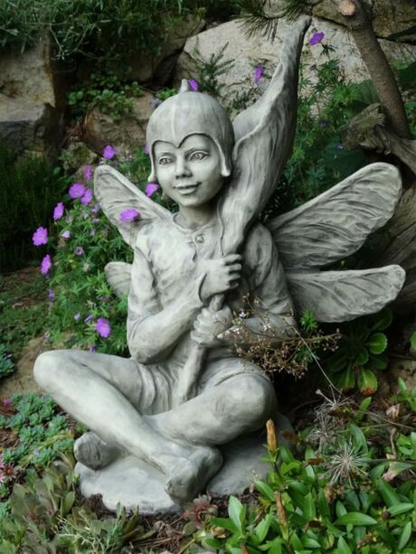 Steinguss Gartenfigur Elfe mit Blume - Aronstab