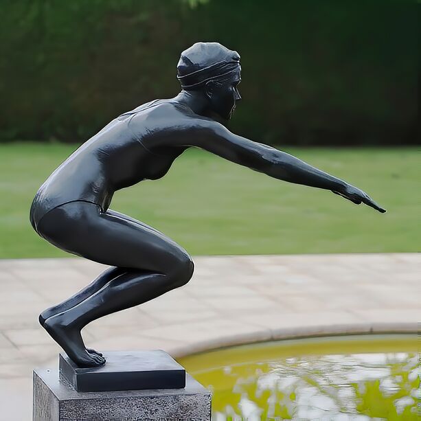 Frau mit Badeanzug springt ins Wasser - Lebensgroe Bronzefigur - Turmspringerin Lia