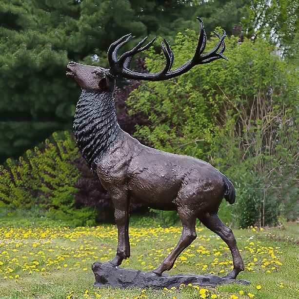 Rhrender Hirschbulle aus Bronze in Lebensgre - stehend - Hirschbulle Kiro