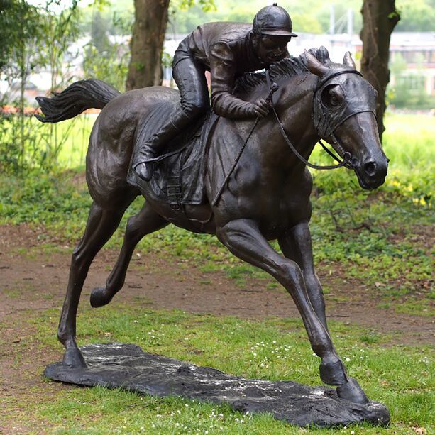 Lebensgroße Jockey auf Rennpferd Garten Skulptur aus Bronze - Jockey & Pferd
