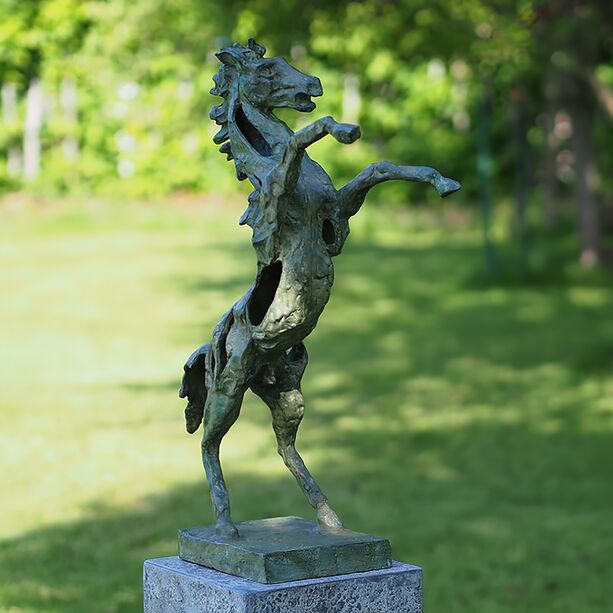 Steigendes Pferd als abstrakte Kunstfigur aus Bronze mit Patina - Ferena