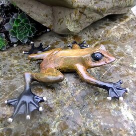 Farbiger Frosch klettert - Klassische Bronze Froschfigur...