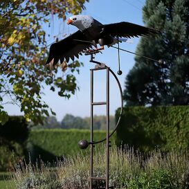 Schwingende Vogelskulptur rostend - Adlerfigur - Aderano