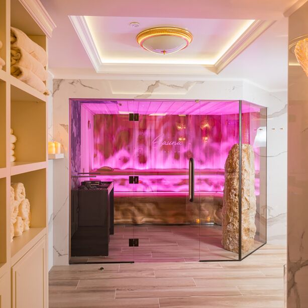 Groe Luxus Sauna fr den Innenbereich mit 3D Holzwand und Findling fr 10-15 Personen - Taria