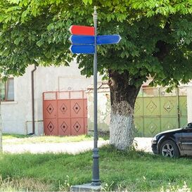 Gusseisen - Stra�enschild mit Wegweisern f�r Kommunen - Reyk